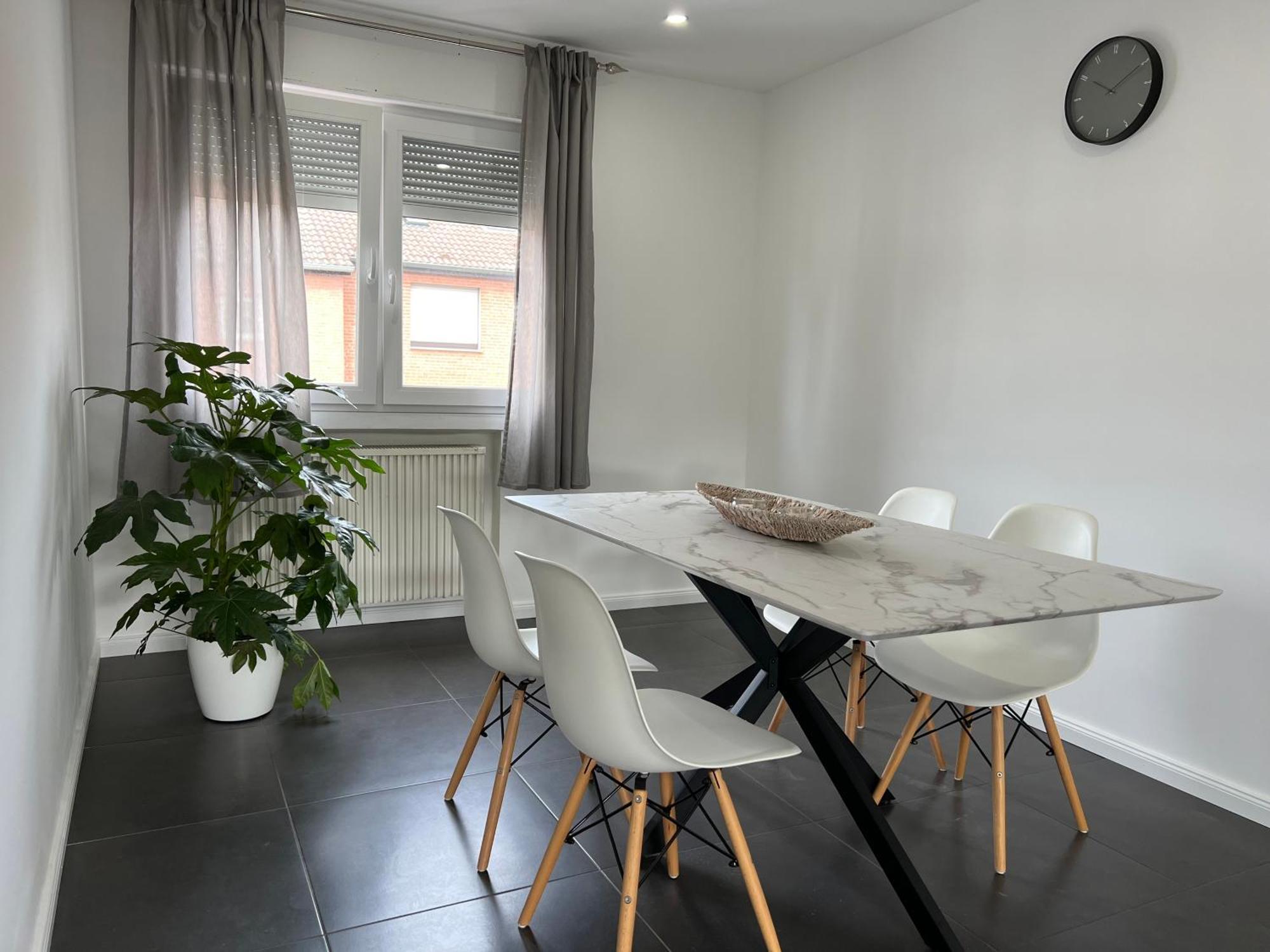Elegante Apartment In Erftstadt Mit Balkon, Zentral, Bahnhof Nah, Phantasialand Bruehl Bei Cologne Bagian luar foto