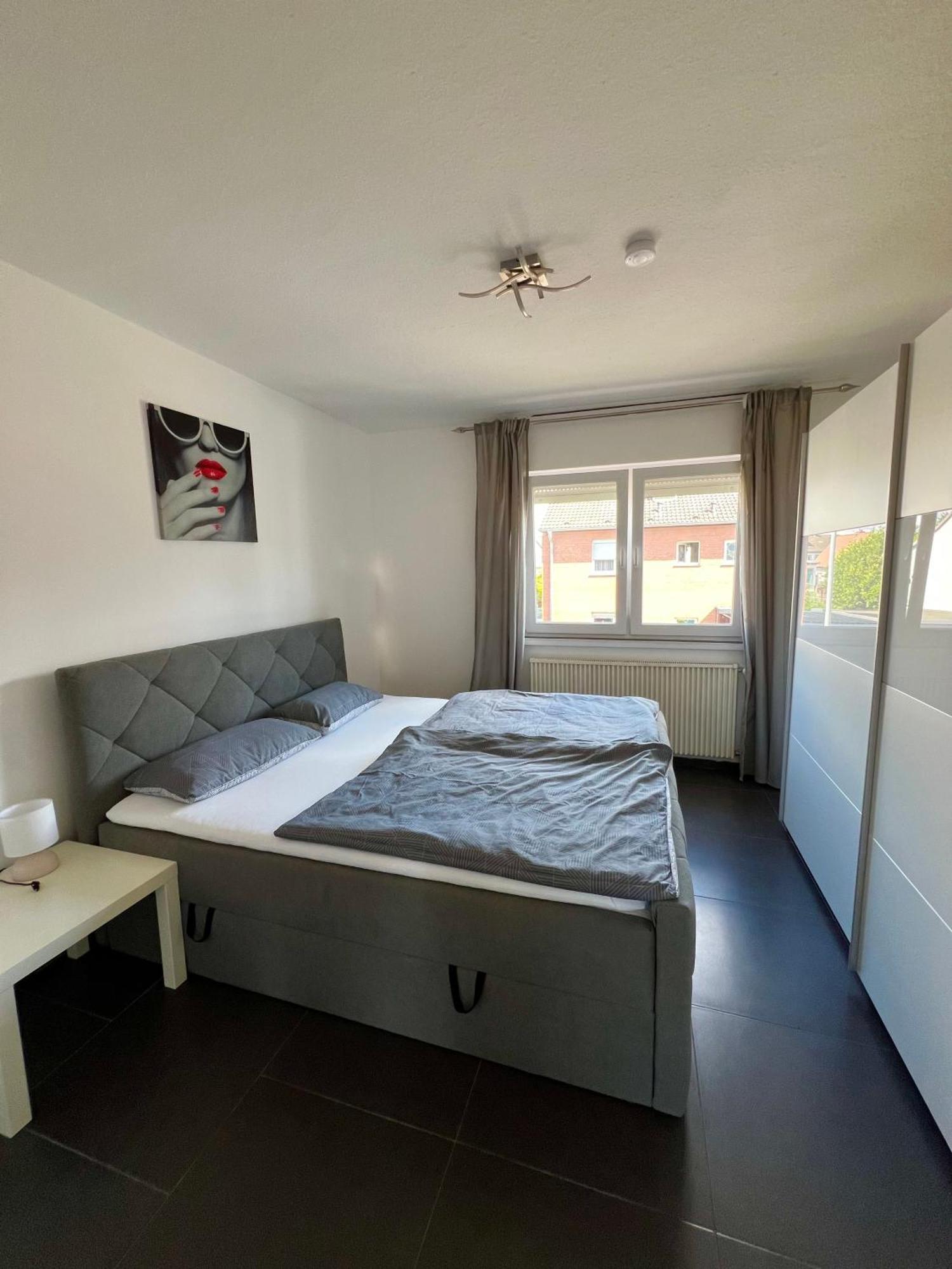 Elegante Apartment In Erftstadt Mit Balkon, Zentral, Bahnhof Nah, Phantasialand Bruehl Bei Cologne Bagian luar foto