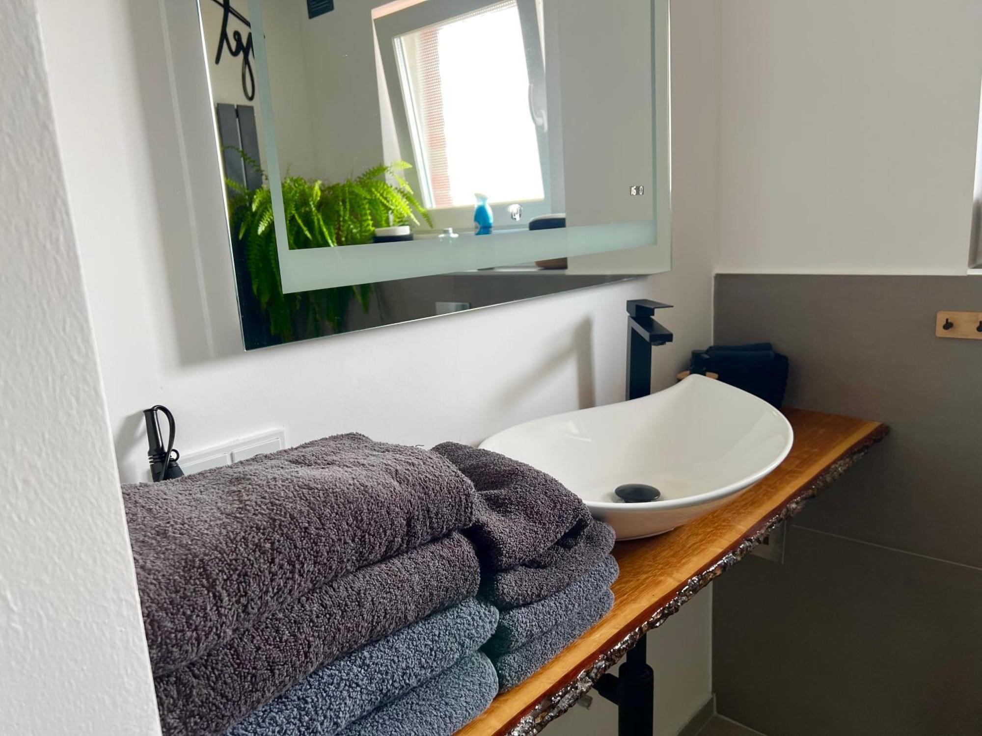 Elegante Apartment In Erftstadt Mit Balkon, Zentral, Bahnhof Nah, Phantasialand Bruehl Bei Cologne Bagian luar foto